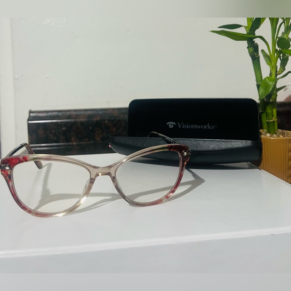 Bebe frames. Topaz floral 5216.
Red and Cream Glasses Modern Accessories.